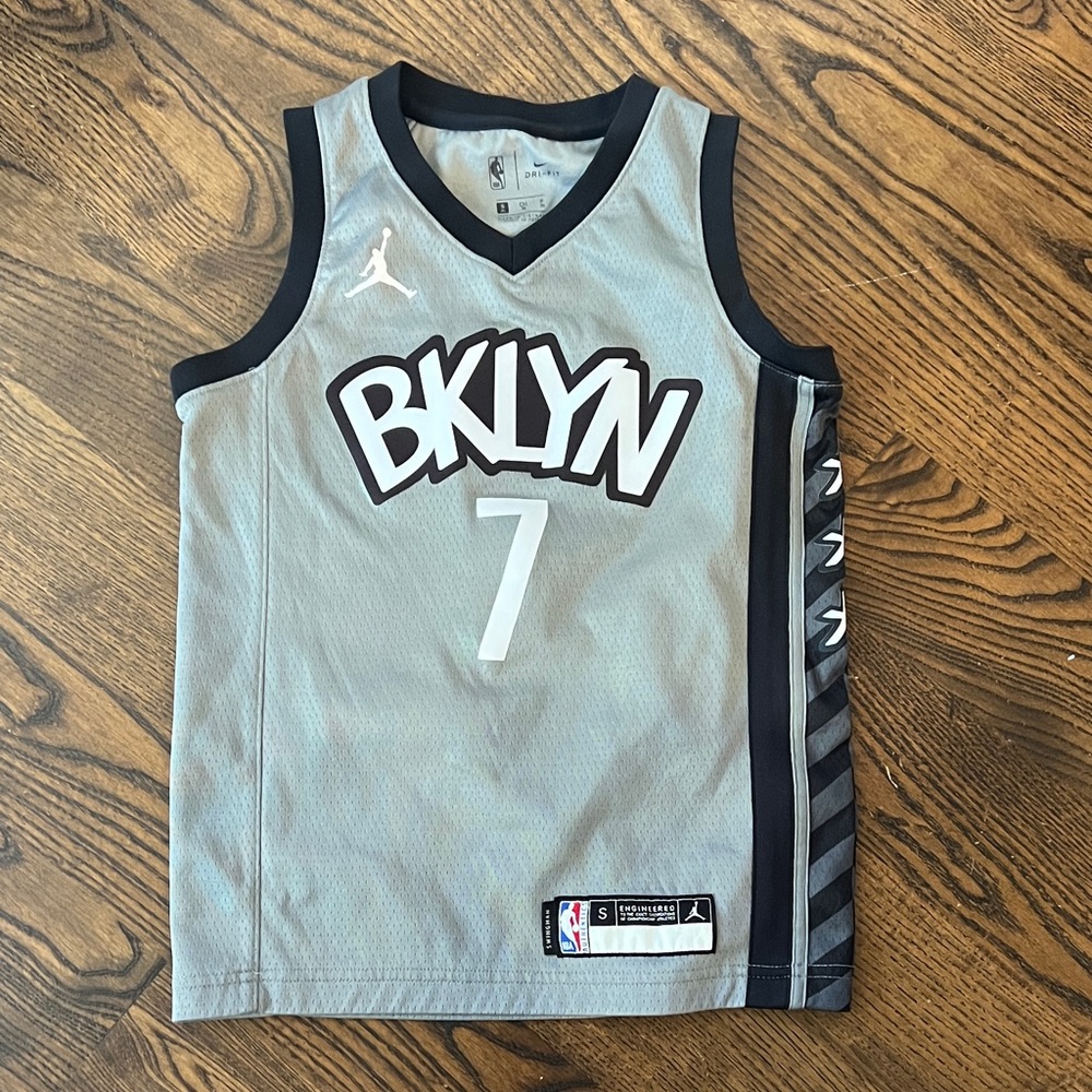 Nike Kids Black and Gray Basketball Jersey